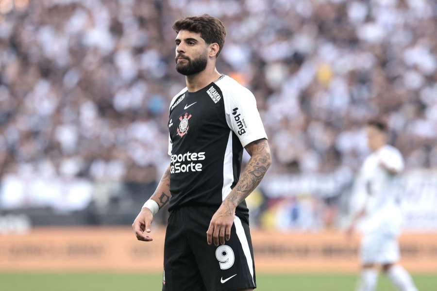 Yuri Alberto fez dois gols contra o Santos, mas apenas um valeu