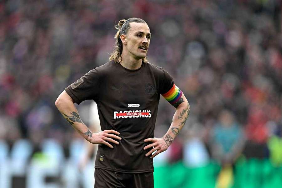 Jackson Irvine tauschte Kapitänsbinde und Trikot gehen Monitor und Headset aus.