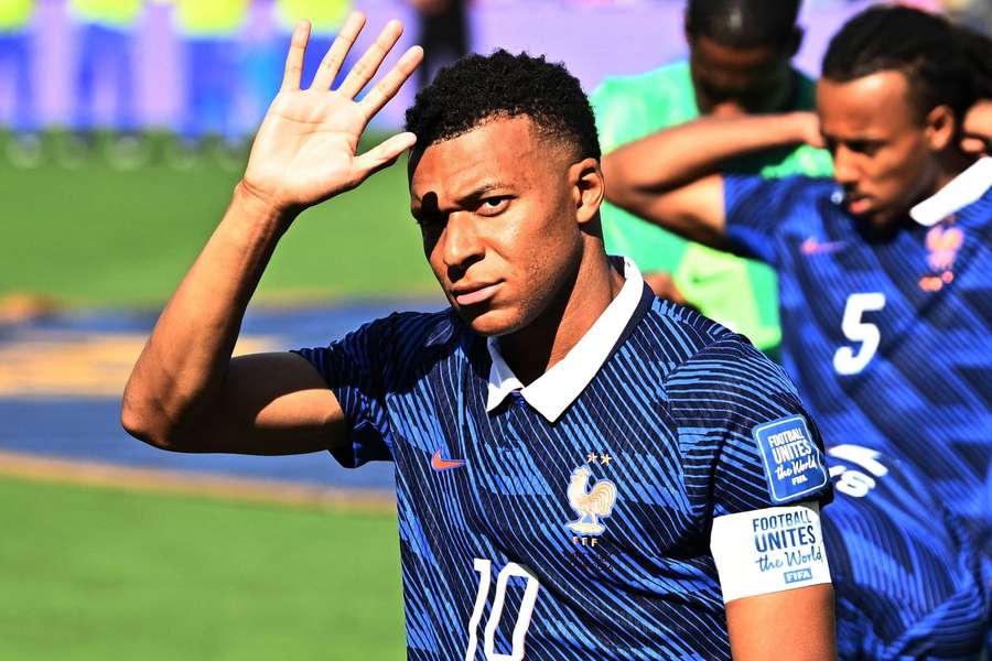 Mbappé fez dois gols em França 3x0 Suécia