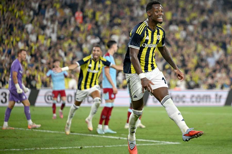 Durán festeja con el Fenerbahçe
