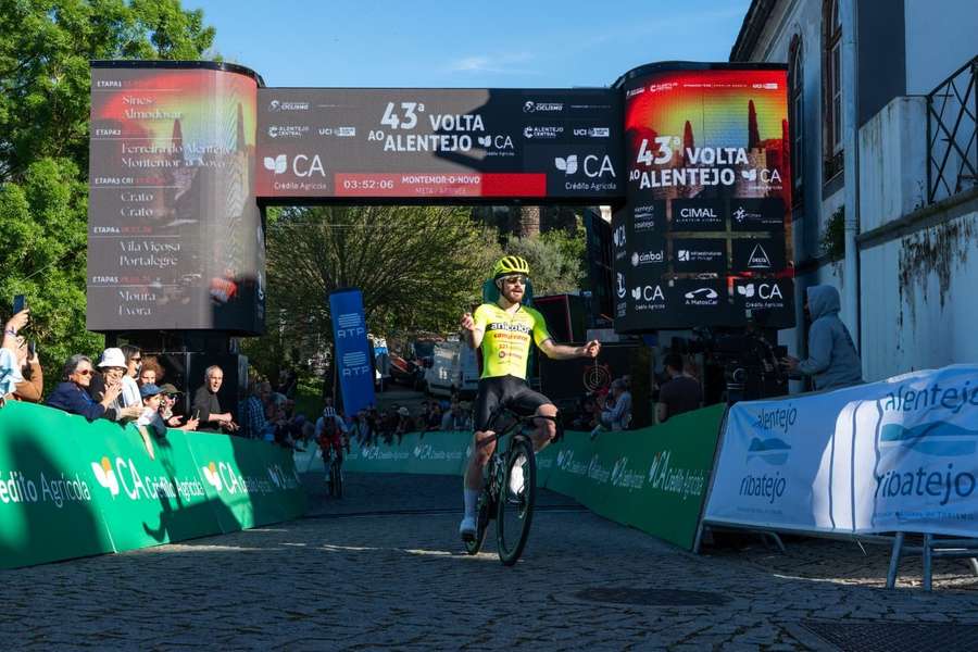 Santiago Mesa passou para a liderança Santiago Mesa passou para a liderança