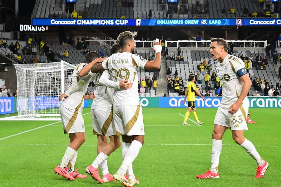 I giocatori del LA festeggiano il gol del 2-1.