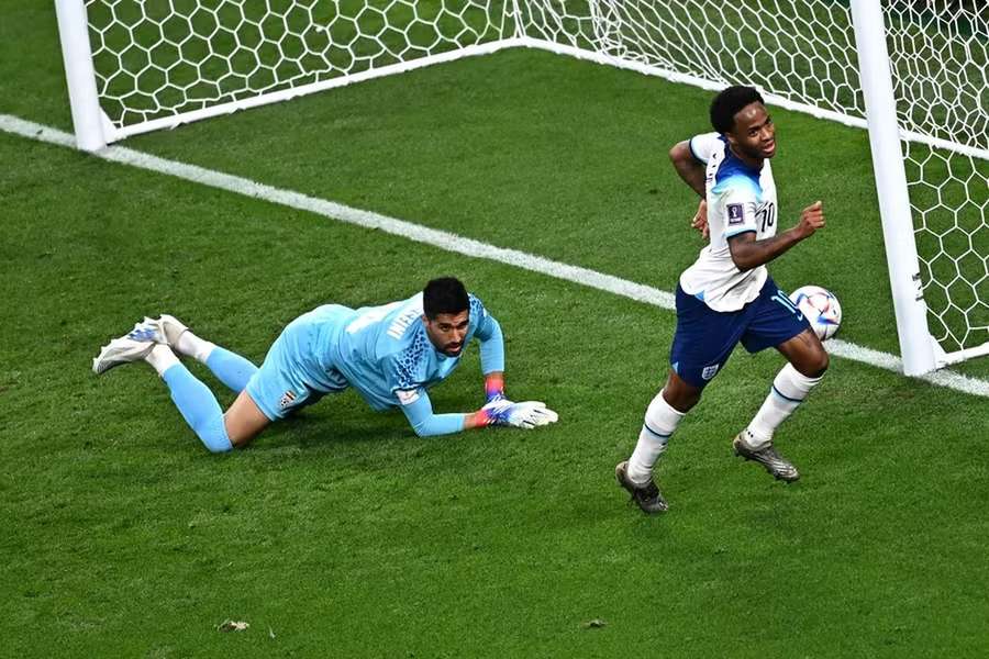 Inglaterra-Irão bateu recorde de compensação na história dos Mundiais