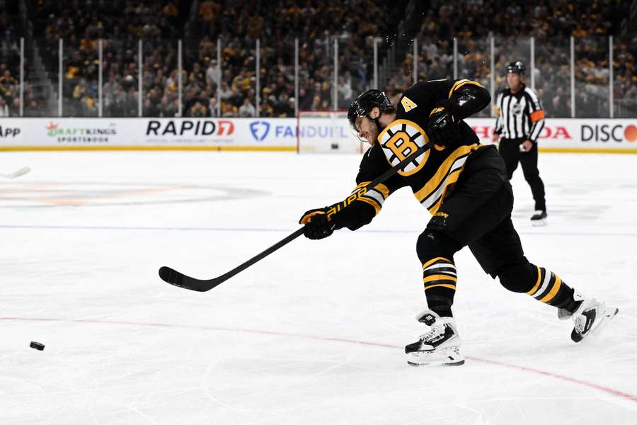 Pastrňák v drese Bruins.
