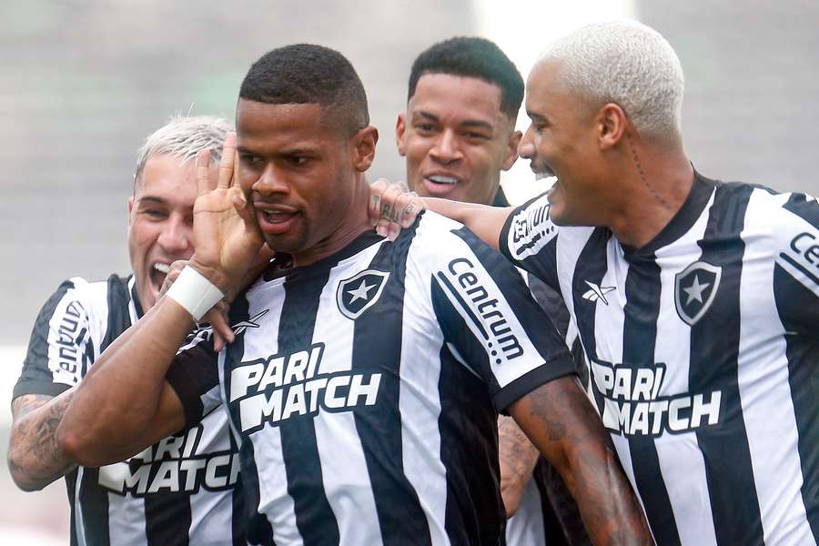 O Botafogo não precisou se esforçar muito para vencer o Bangu