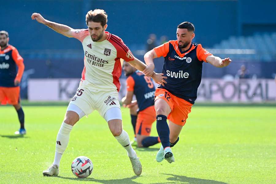 Jordan Ferri au duel avec Tanner Tessmann.