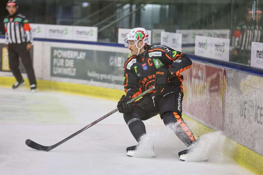 ICE Hockey League: 99ers verlieren in Ungarn, Bullen lassen Linz keine Chance