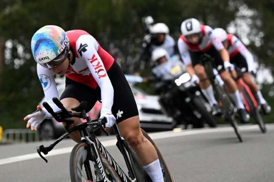 Elise Chabbey et la Suisse remportent le relais mixte aux Mondiaux de cyclisme.