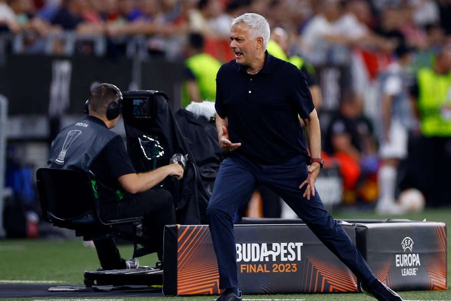 UEFA åbner sag mod Mourinho efter voldsom dommerkritik i Europa League finale