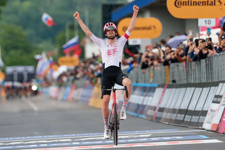 Kasper Asgreen unikol 5 km pred cieľom a dosiahol cenný triumf. Kasper Asgreen unikol 5 km pred cieľom a dosiahol cenný triumf.