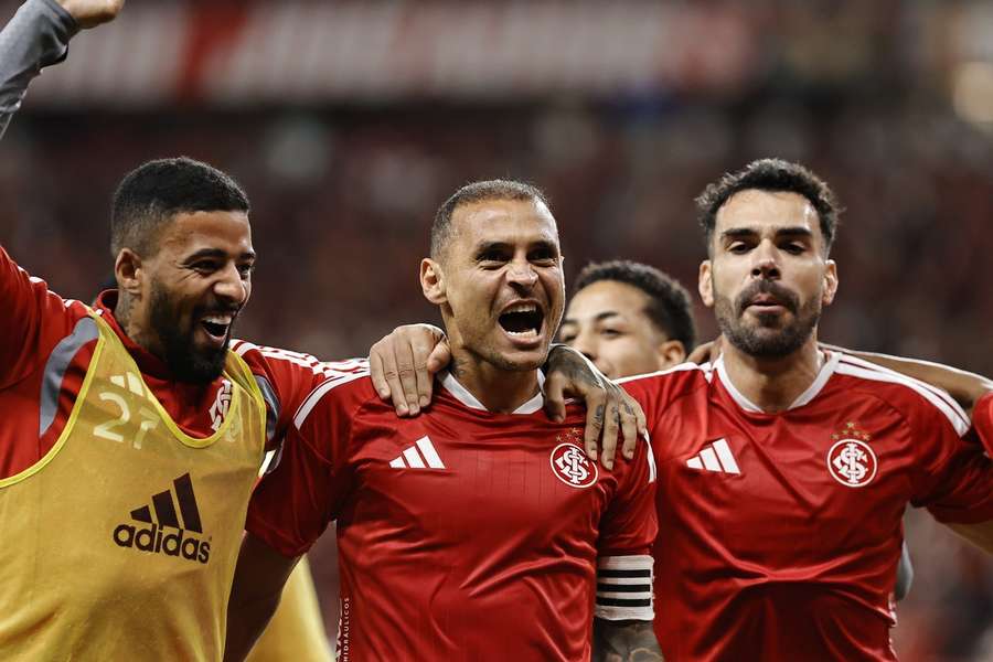 Alan Patrick marcou de penálti frente ao Corinthians Alan Patrick marcou de penálti frente ao Corinthians