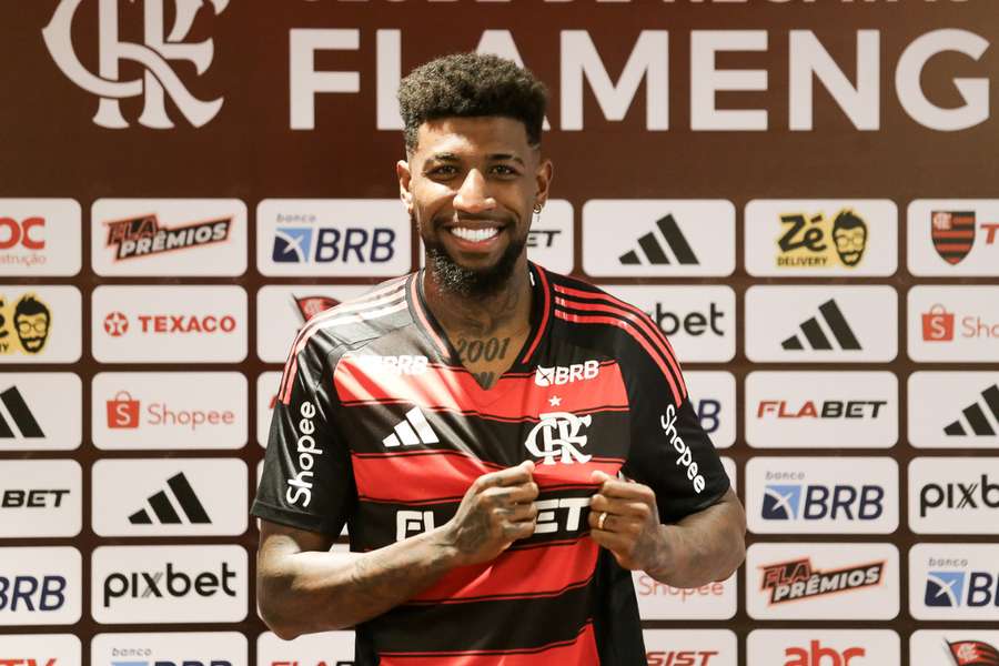 Emerson Royal foi apresentado no Flamengo