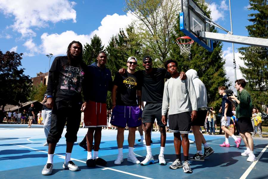 Luka Doncić i gracze Lakers w Słowenii Luka Doncić i gracze Lakers w Słowenii