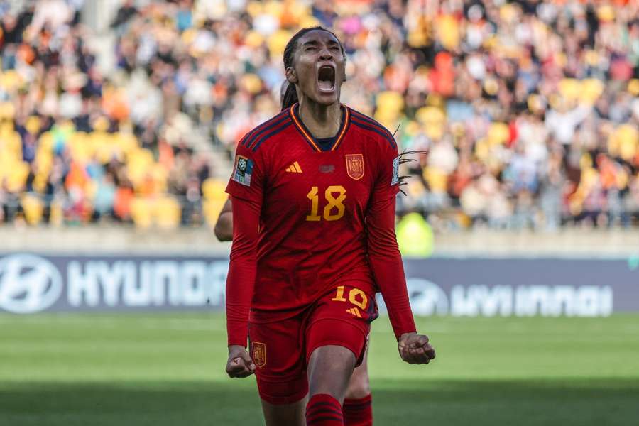 Salma Paralluelo celebrates after scoring the winning goal for Spain