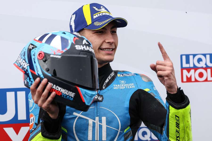 Fernandez celebrates his win
