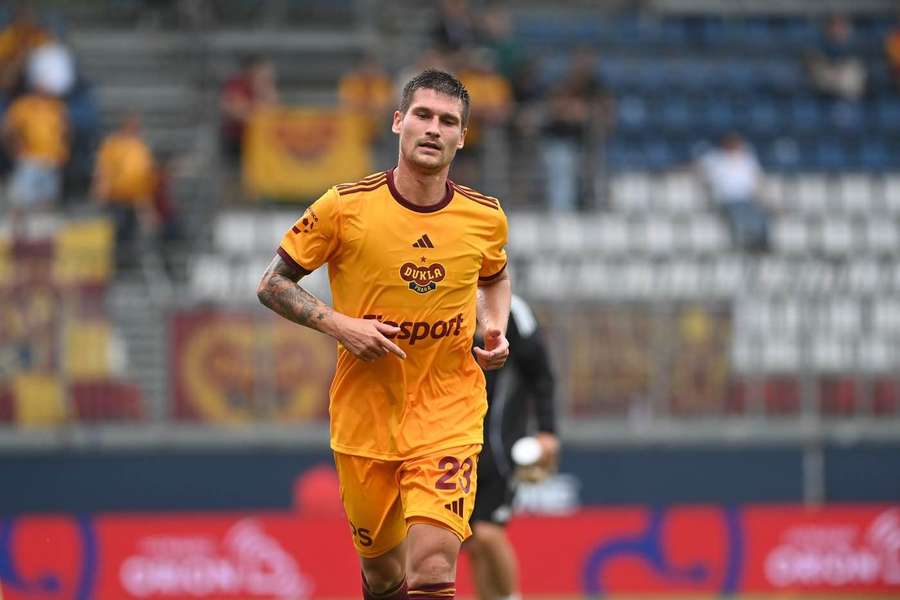 V Karviné nechtěný, v Dukle oporou. Opora defenzivy podepsala na Julisce nový kontrakt V Karviné nechtěný, v Dukle oporou. Opora defenzivy podepsala na Julisce nový kontrakt