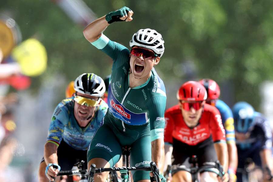 Jasper Philipsen wint ook in Bordeaux Jasper Philipsen wint ook in Bordeaux