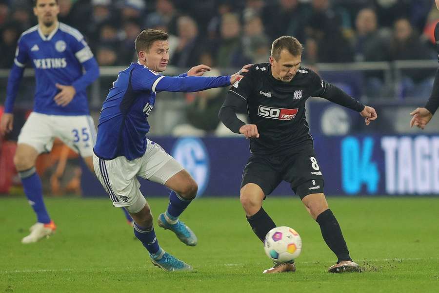 A segunda volta entre o Osnabrück e o Schalke terá lugar em Hamburgo.