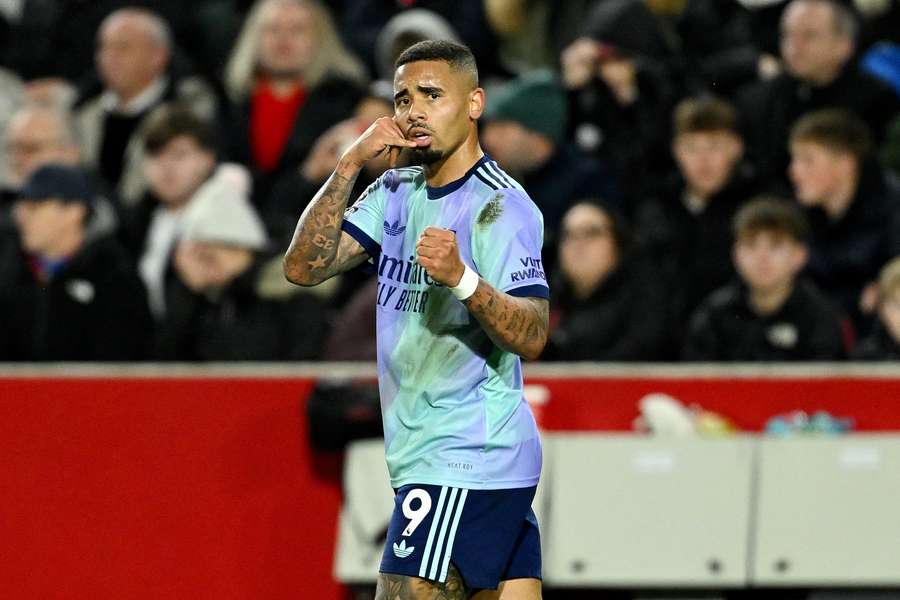Arsenal robi swoje w Brentford mimo wcześnie straconego gola i wraca za plecy Liverpoolu