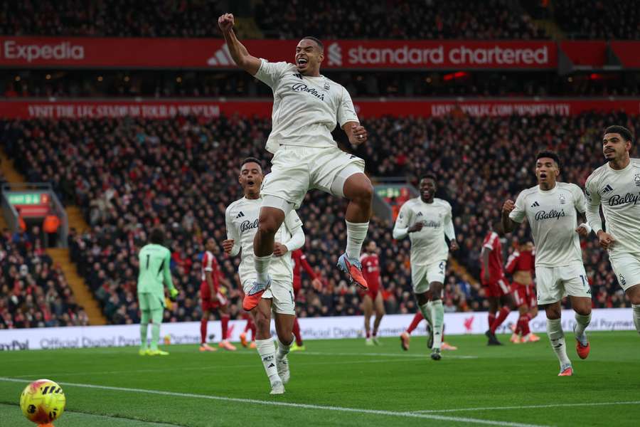 Murillo celebra il suo gol a Anfield