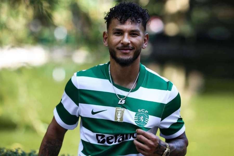 Suárez přestoupil z Almeríe do Sportingu.