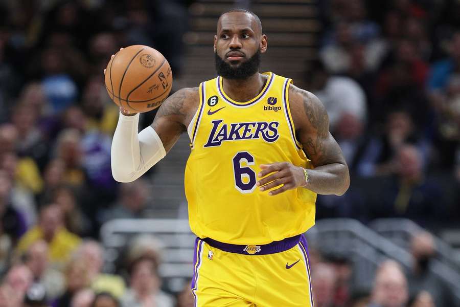 LeBron James está a um passo de voltar a inscrever o nome na história da NBA
