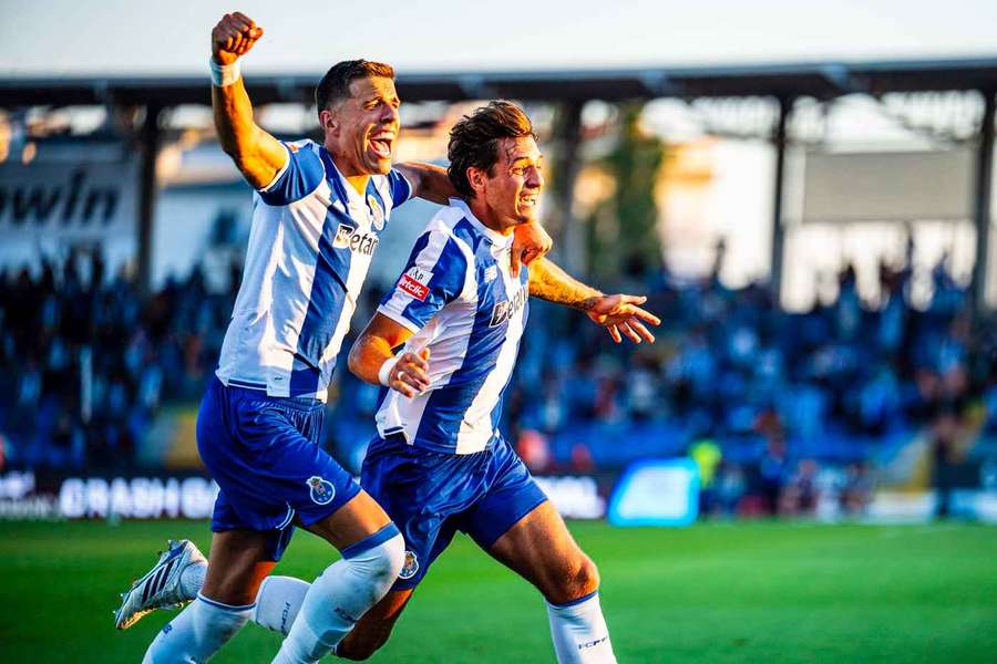Bednarek i Kiwior świętujący gola dla FC Porto Bednarek i Kiwior świętujący gola dla FC Porto