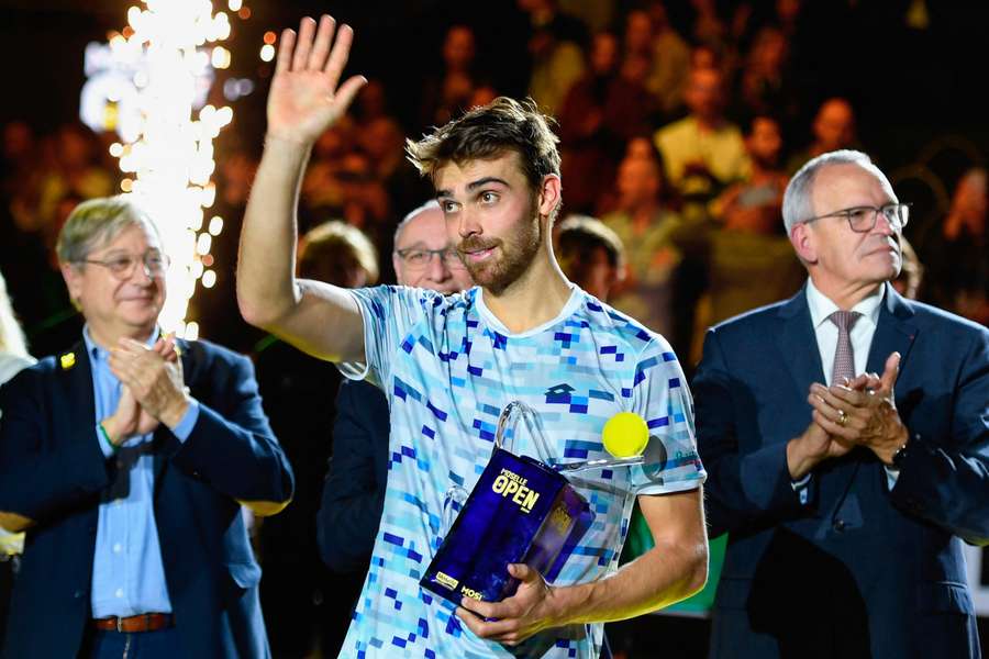 Bonzi waves to the fans as he wins his first-ever ATP Tour-level final