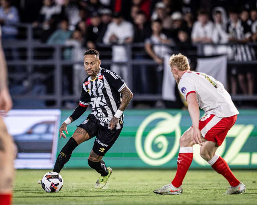 Ney foi titular no amistoso em Bragança