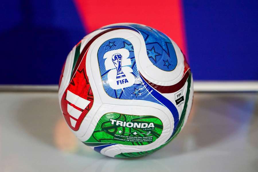 El Trionda será el balón oficial del Mundial 2026. Su nombre simboliza los tres paises anfitriones: México, Estados Unidos y Canadá El Trionda será el balón oficial del Mundial 2026. Su nombre simboliza los tres paises anfitriones: México, Estados Unidos y Canadá