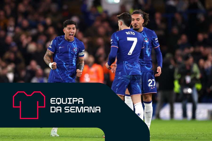 O zagueiro do Chelsea Levi Colwill (à direita) comemora com Christopher Nkunku