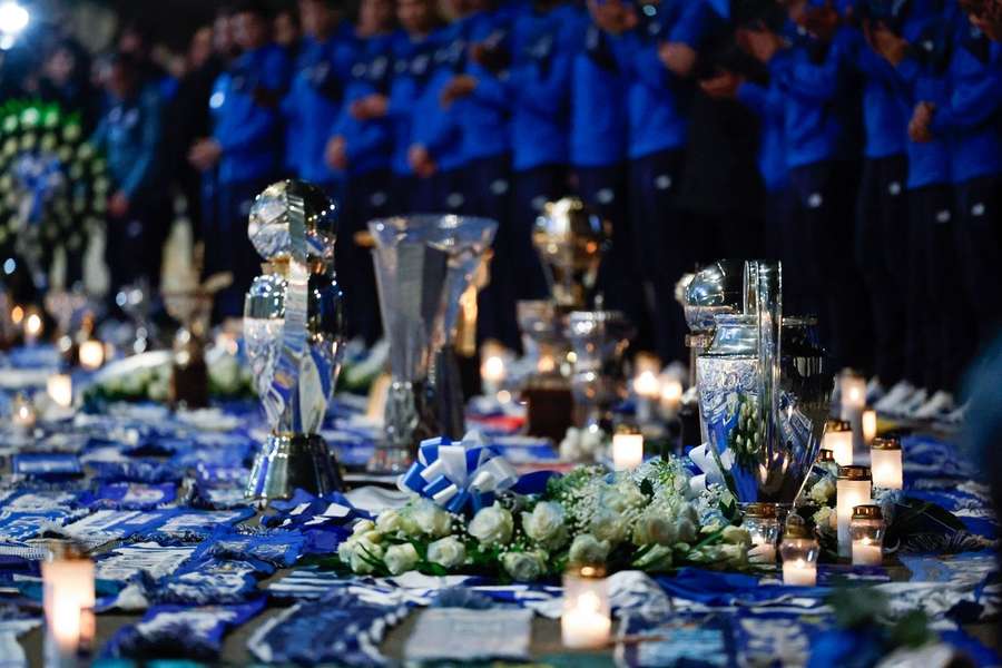 Alguns dos troféus mais importantes conquistados na era Pinto da Costa