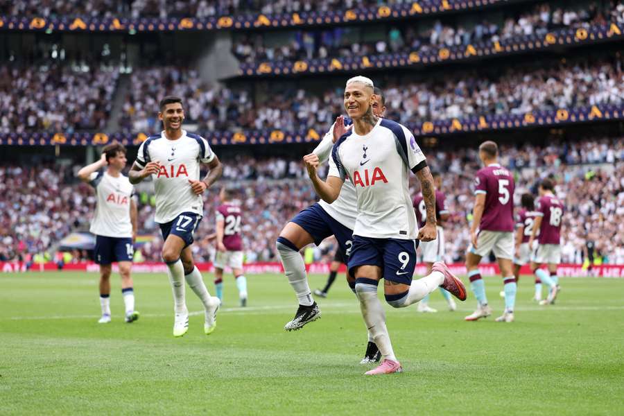 Cudowne trafienie Richarlisona. Sunderland rozbił West Ham po powrocie do Premier League Cudowne trafienie Richarlisona. Sunderland rozbił West Ham po powrocie do Premier League
