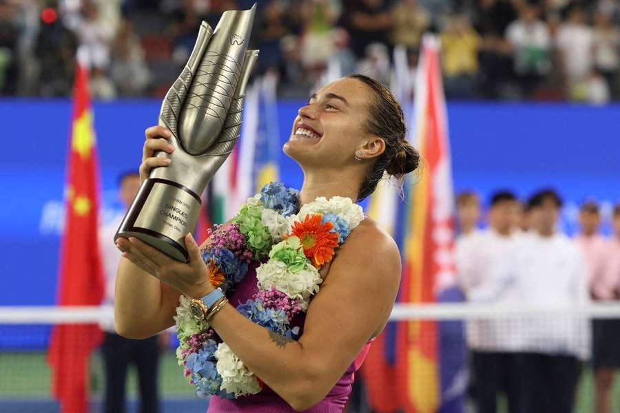 Sabalenka levanta el trofeo en Wuhan