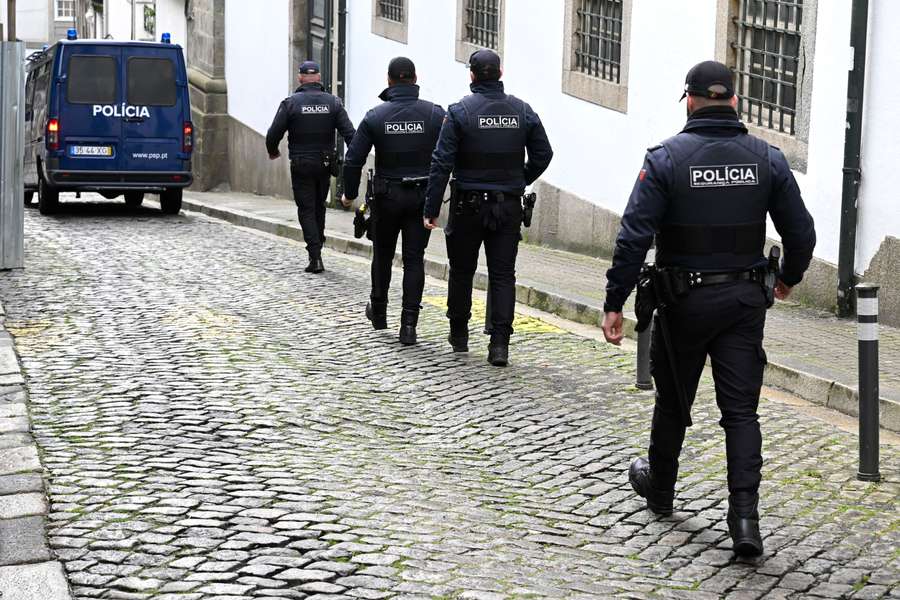 Elementos da PSP fazem segurança no julgamento da "Operação Pretoriano" 