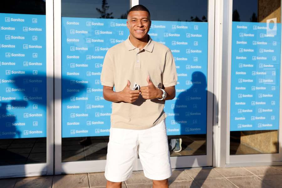 Mbappé supera el reconocimiento médico