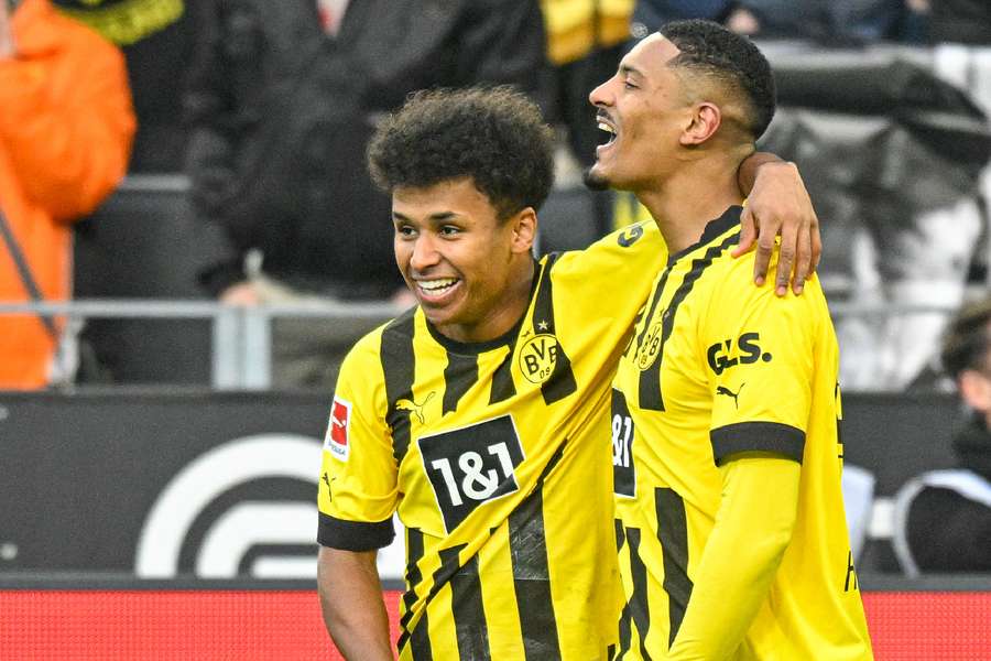 Adeyemi - Haller, le duo d'attaque de Dortmund a les clés.