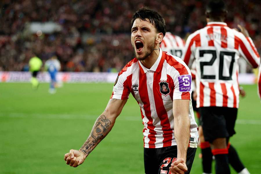 Enzo Le Fee signs new long-term Sunderland contract Enzo Le Fee signs new long-term Sunderland contract