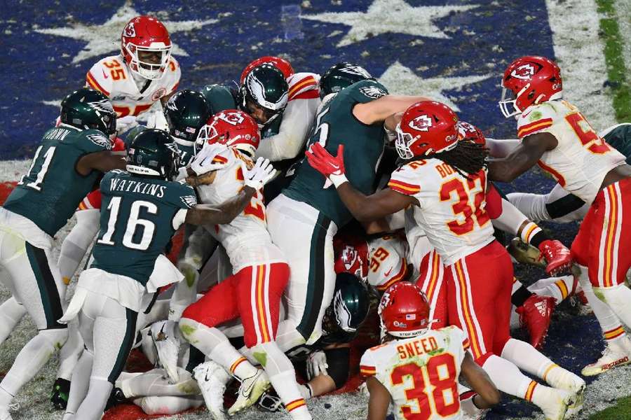 Prévia NFL: Defesa dos 49ers testará jogo corrido dos Eagles neste