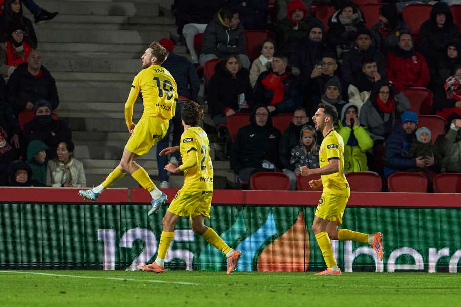 Vanat, celebrando su gol
