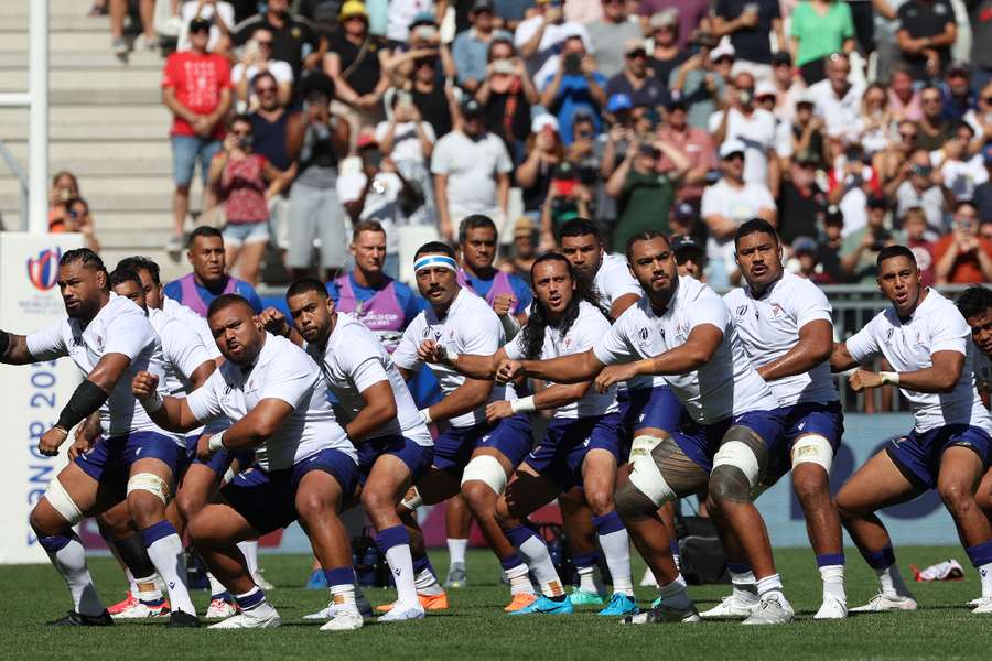 Cinco pontos para Samoa na estreia