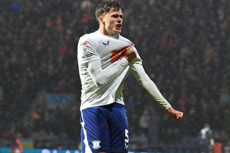 Everton recall Armstrong from Preston
