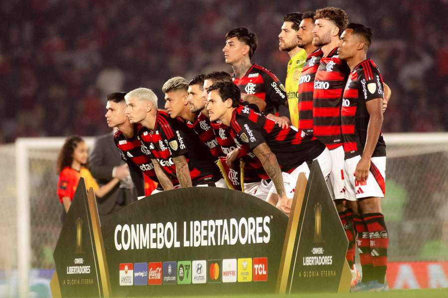 Jogadores do Flamengo posam para foto oficial da Libertadores antes de jogo no Maracanã Jogadores do Flamengo posam para foto oficial da Libertadores antes de jogo no Maracanã