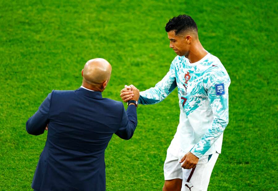 Ronaldo non felicissimo di uscire Ronaldo non felicissimo di uscire