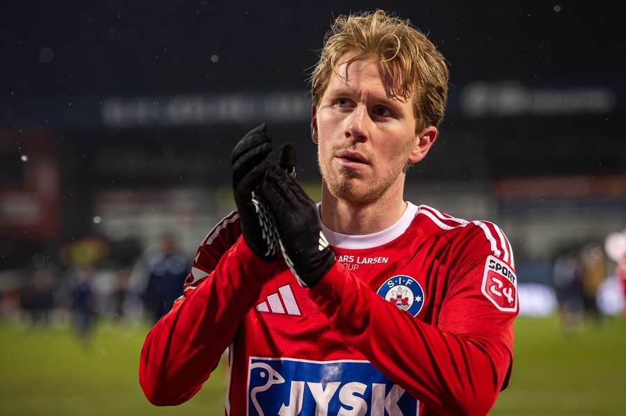 Tonni Adamsen scored the vital equalizer for Silkeborg ten minutes before the end Tonni Adamsen scored the vital equalizer for Silkeborg ten minutes before the end