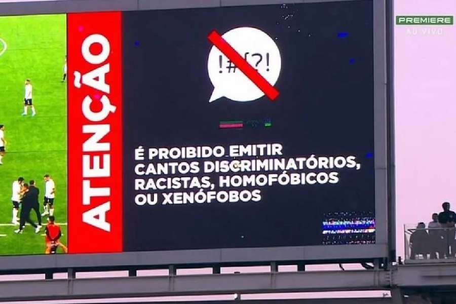Corinthians emitiu alerta nos e ecrãs durante clássico contra o São Paulo, mas não foi respeito pelos adeptos