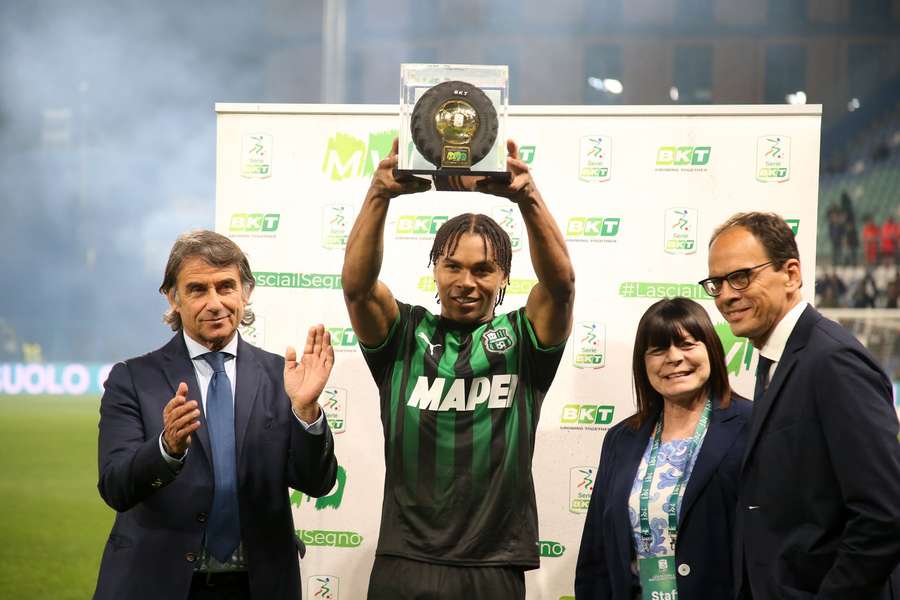 Armand Laurienté troca o Sassuolo pelo Sunderland