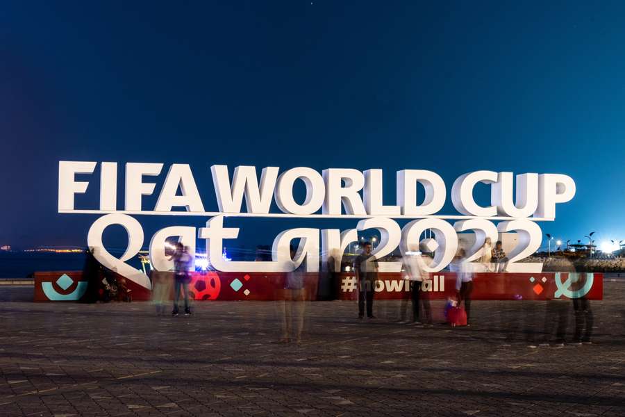 Qatar betaler fodbold-fans for god omtale på sociale medier