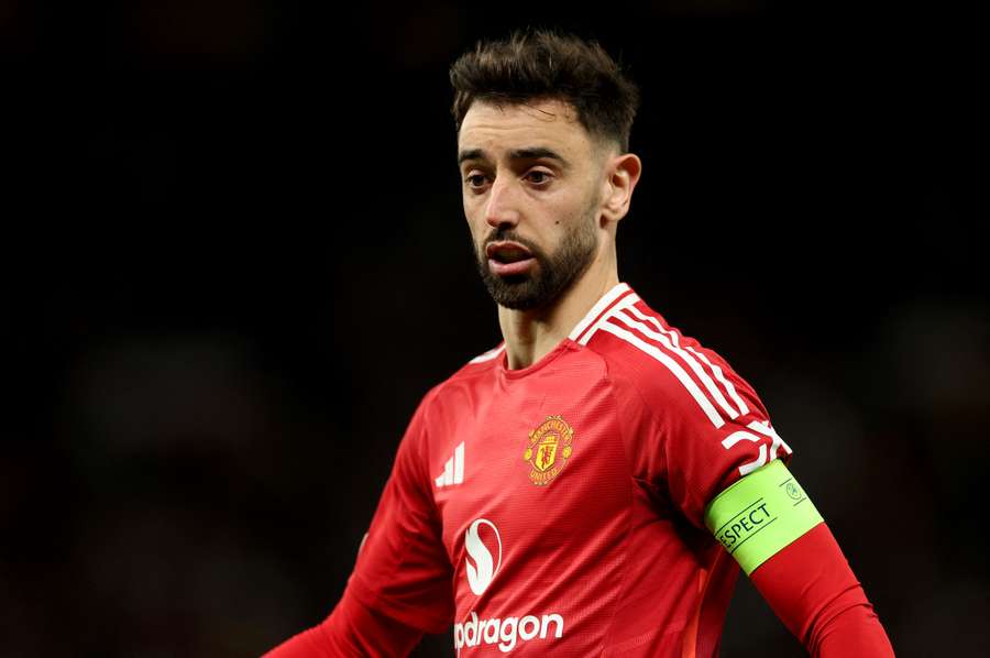 El capitán del Manchester United, Bruno Fernandes, ha rechazado una oferta para fichar por el Al Hilal de Arabia Saudí.