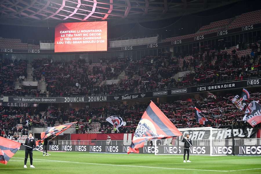 A cena foi filmada nos banheiros do Allianz Riviera 